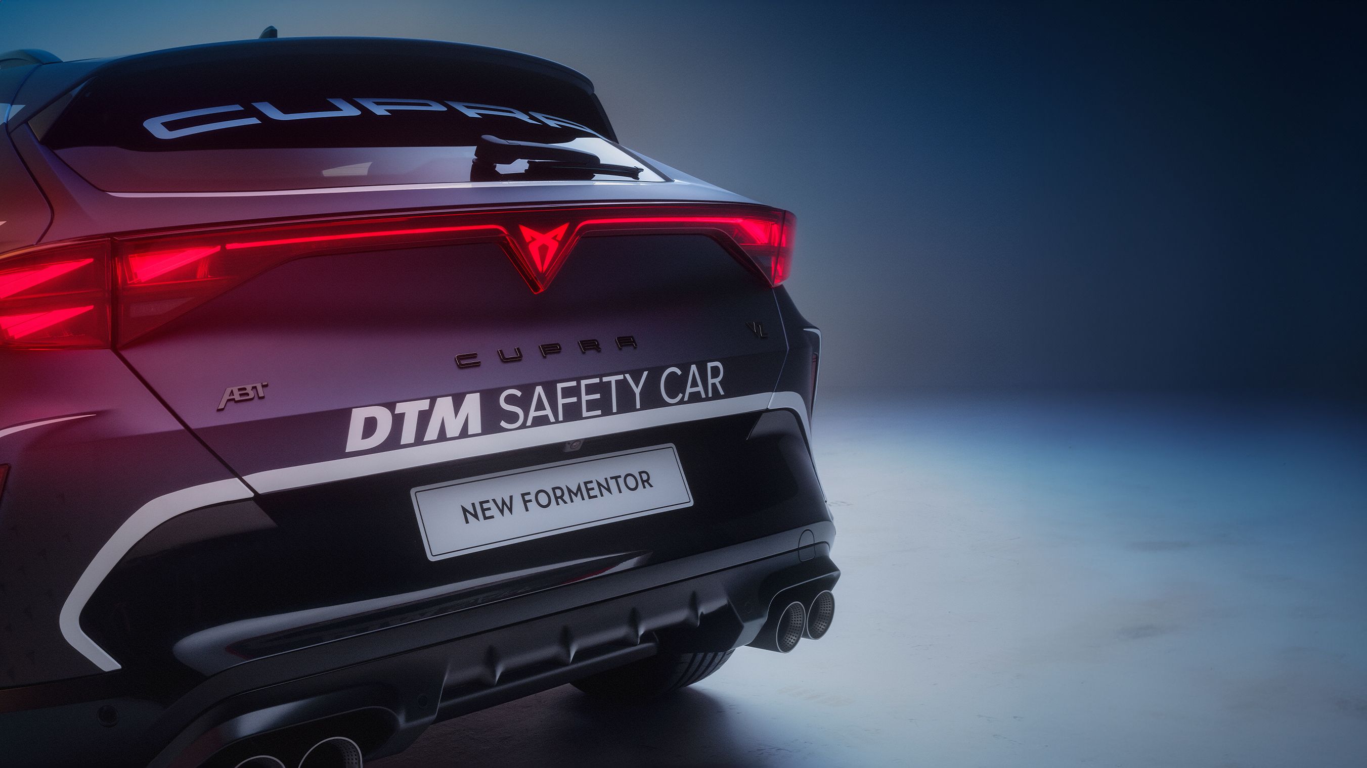 Cupra Formentor biztonsági autó hátulról