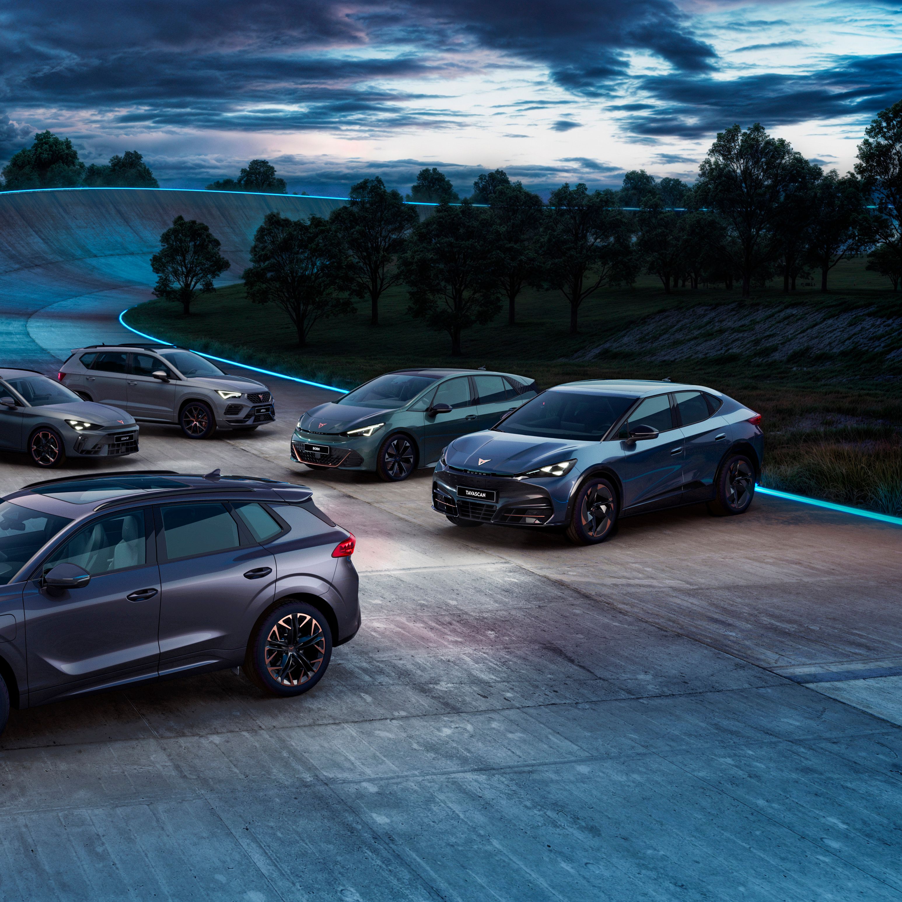 CUPRA modellek sötét erdős környezetben