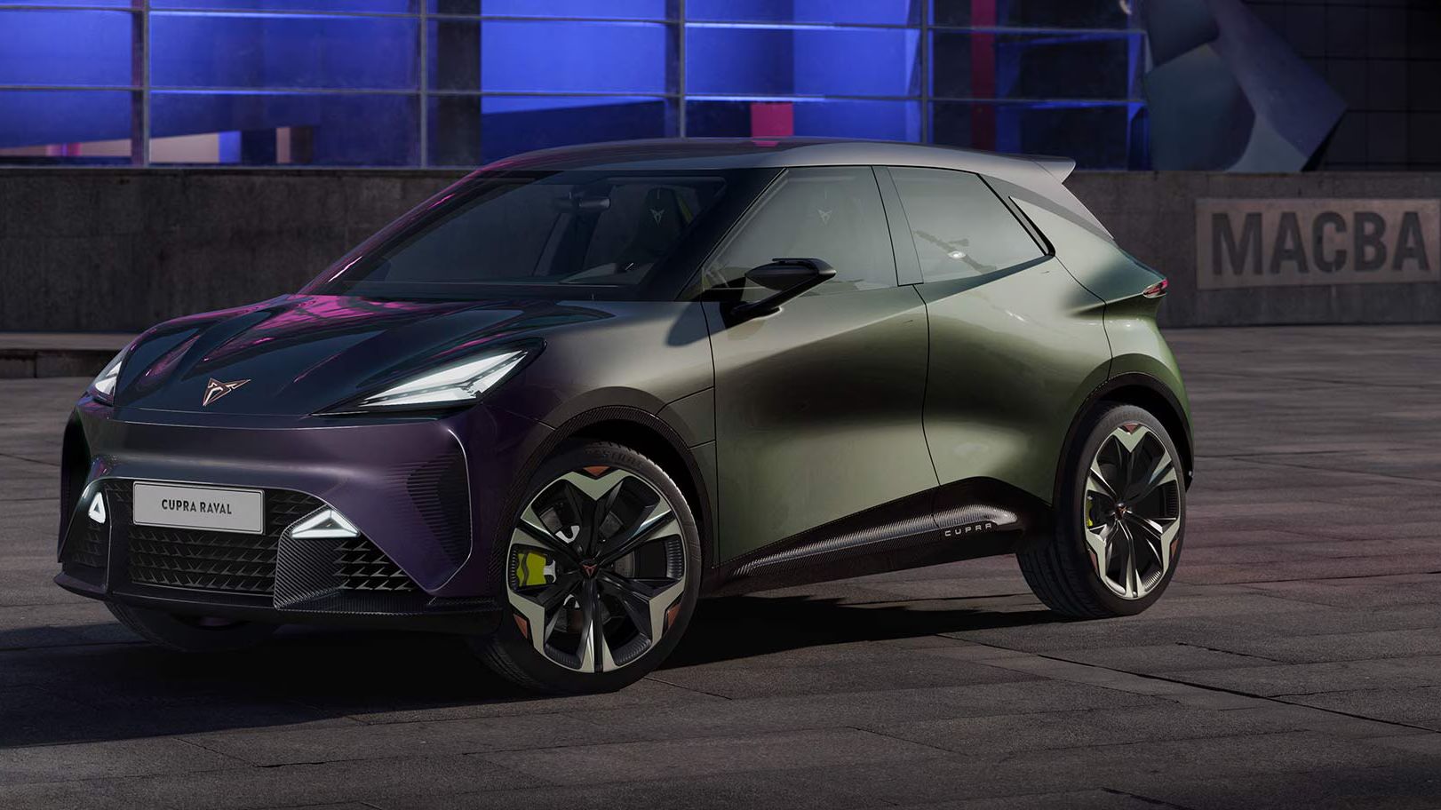 Cupra born üres teremben