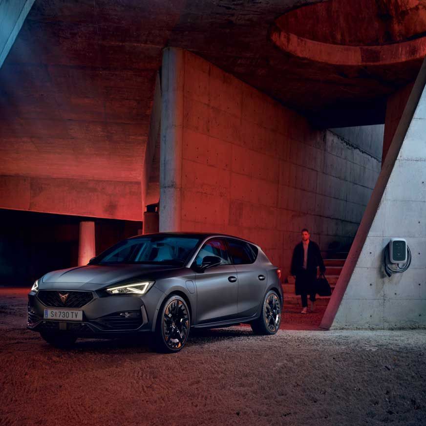 CUPRA e-hybrid beim Ladevorgang