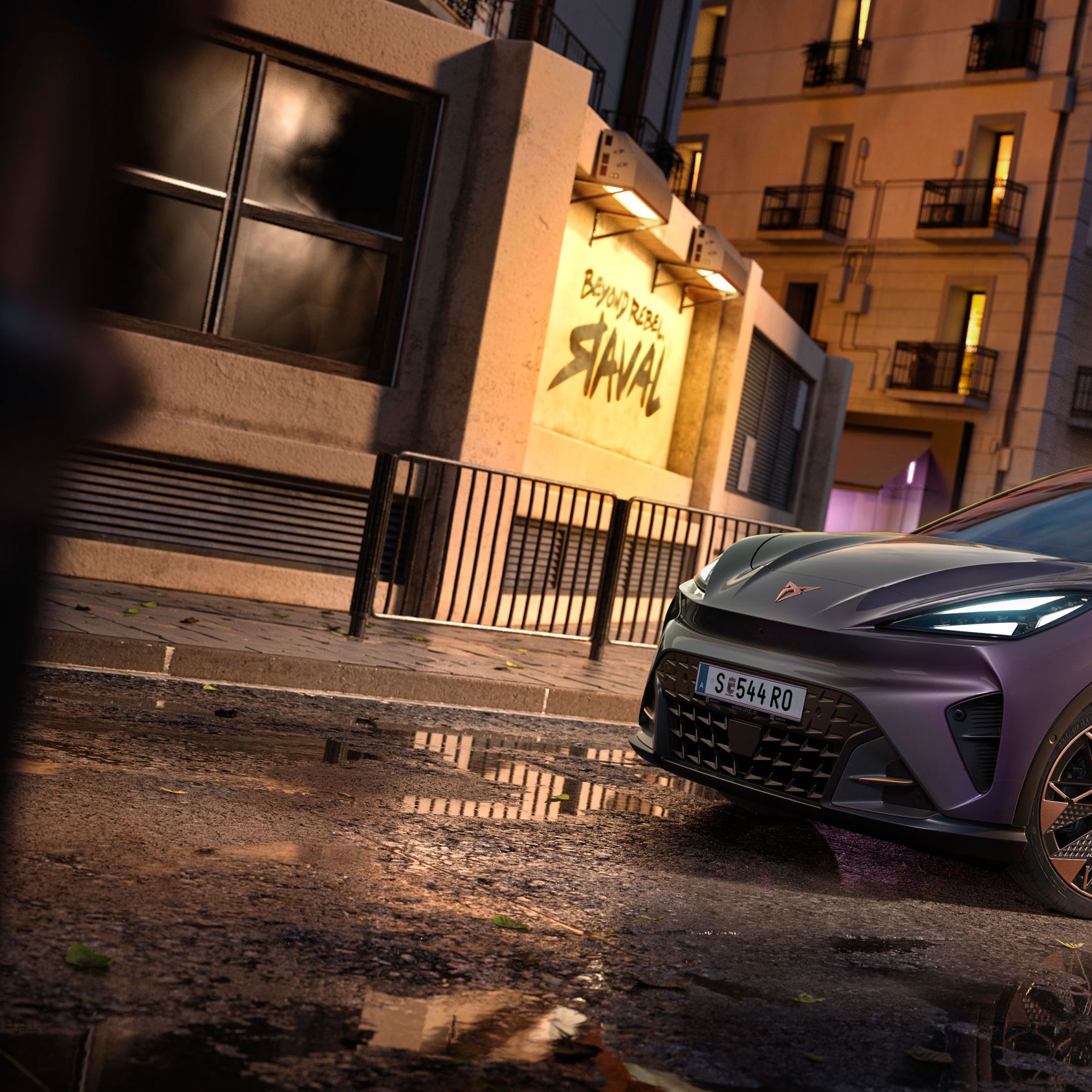 cupra raval egy városi utcán
