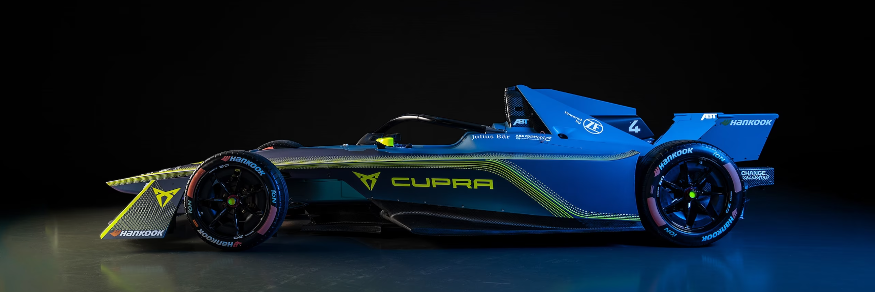 Cupra versenyautó oldalnézetből