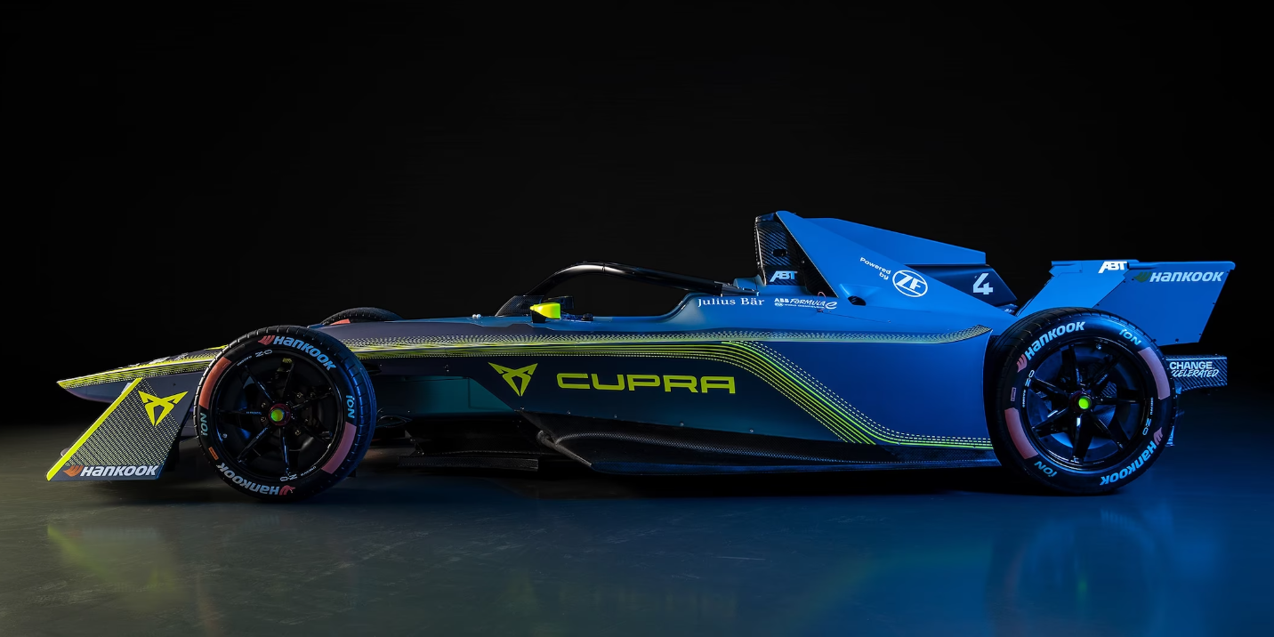 Cupra versenyautó oldalnézetből