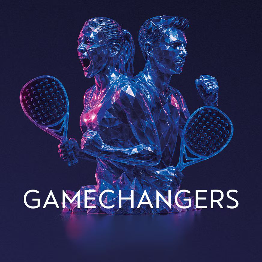 CUPRA Gamechangers feliat és egy férfi és egy nő padel ütővel a kezében