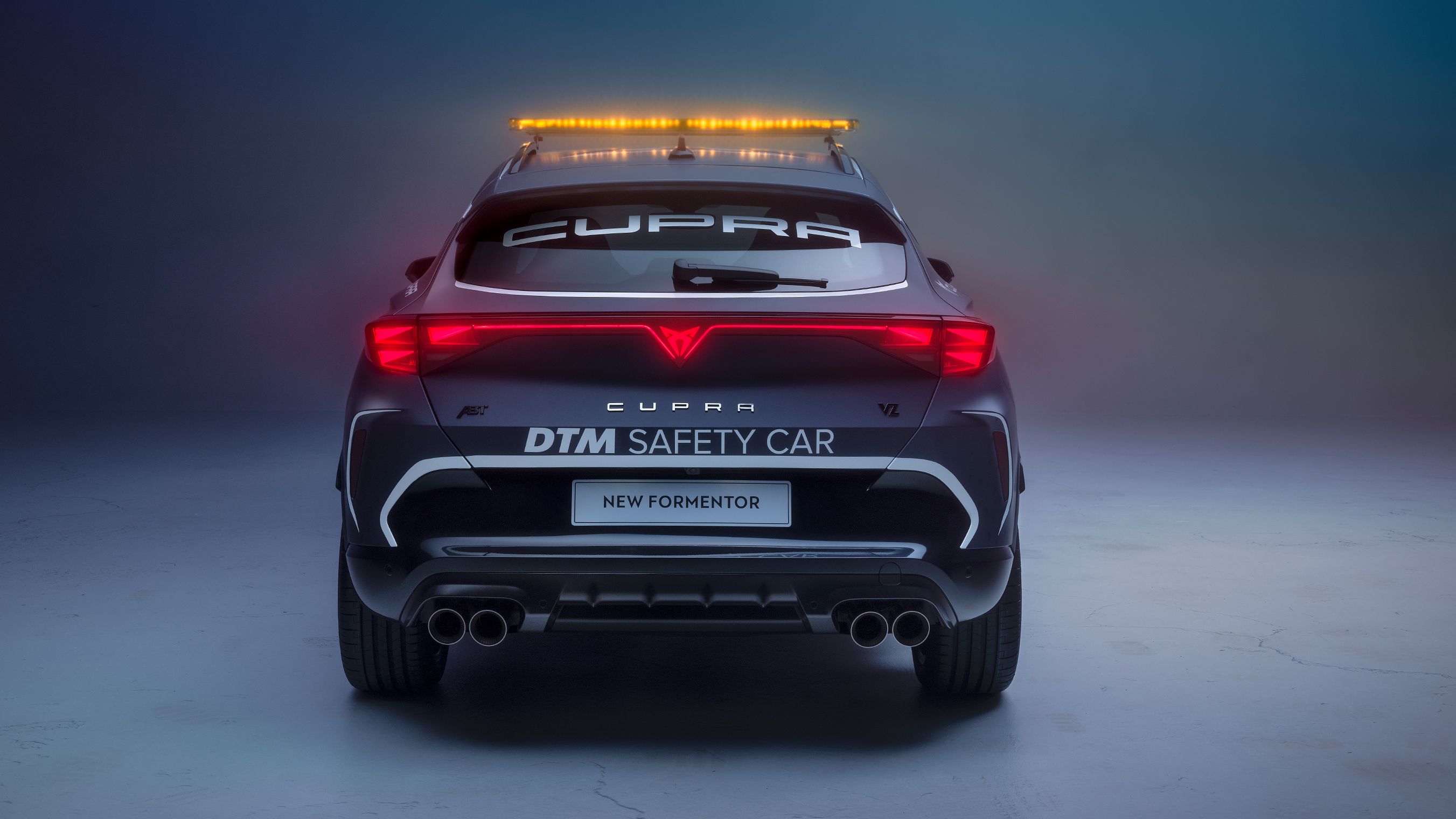 Cupra Formentor biztonsági autó hátulról
