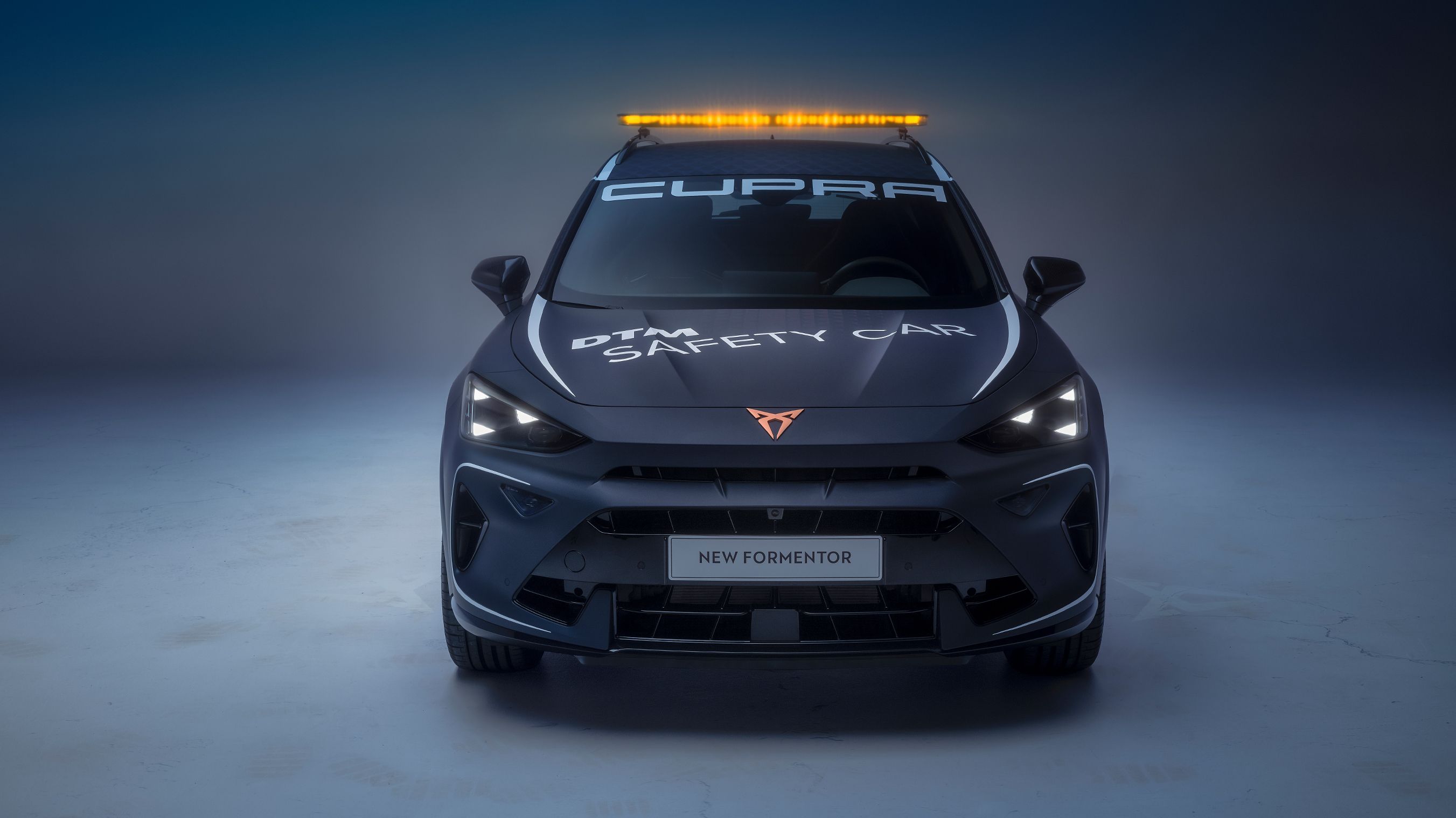 Cupra Formentor biztonsági autó elölről
