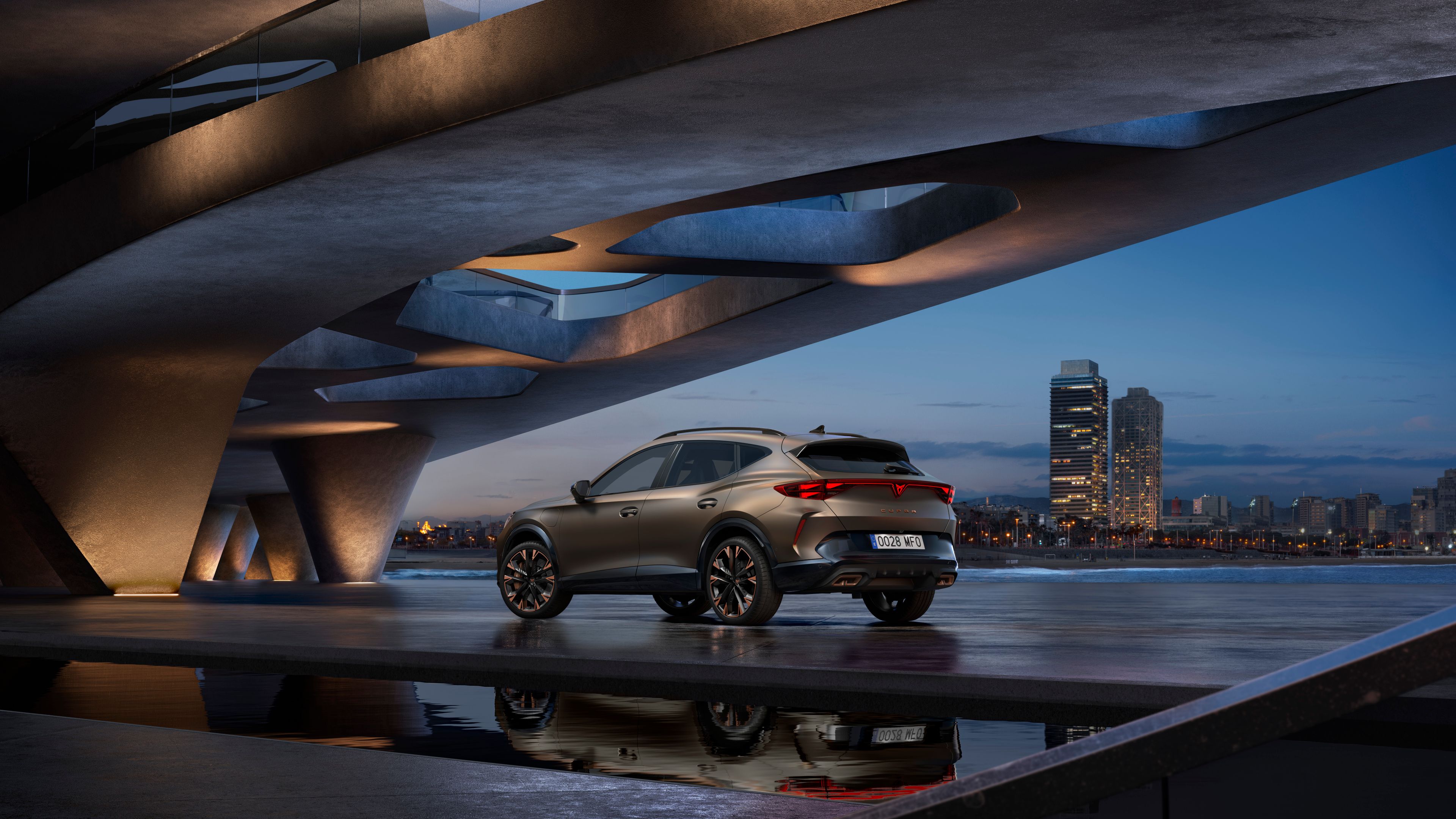 CUPRA Formentor nyitott tetőtérben